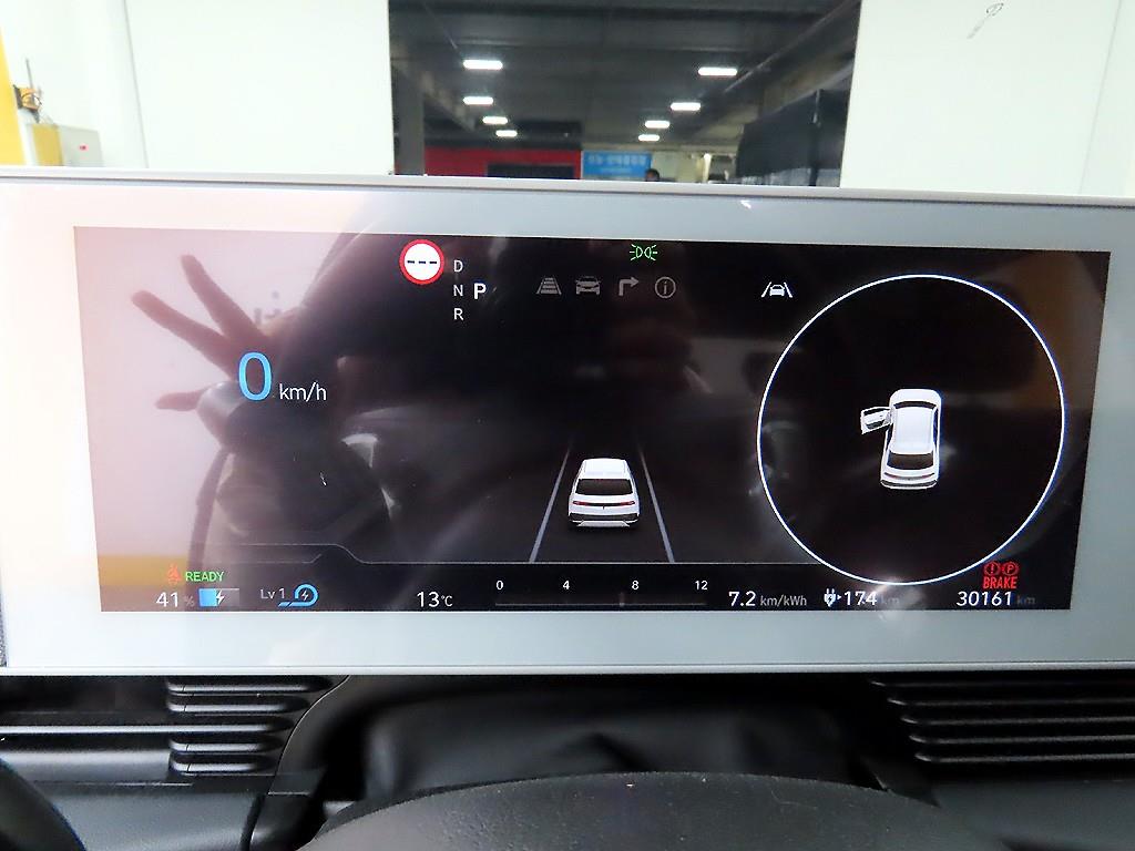 HYUNDAI Ioniq 5 - Vista 8