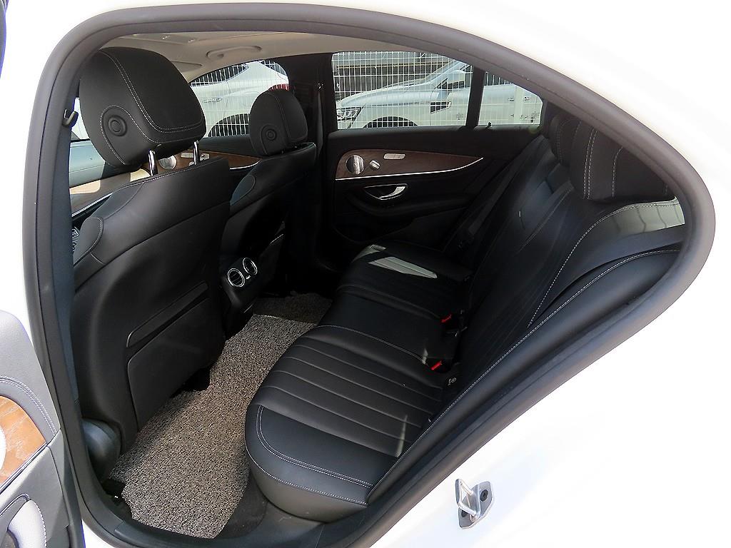 Mercedes Benz E class - Vista 6