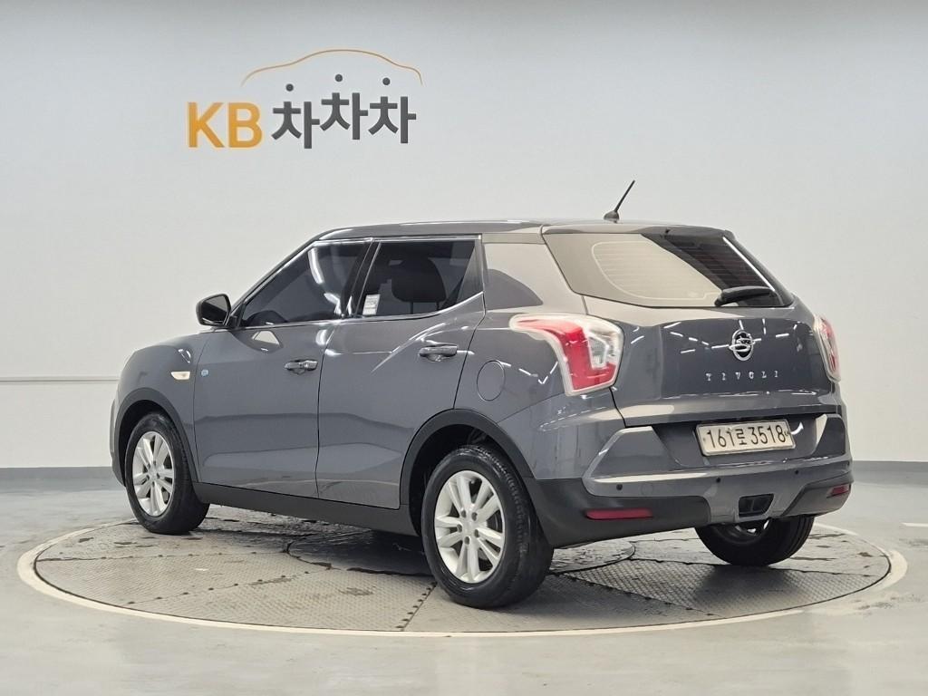 Ssangyong Tivoli - Vista 3