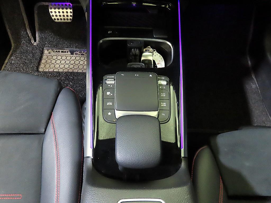 Mercedes Benz GLB Class - Vista 12