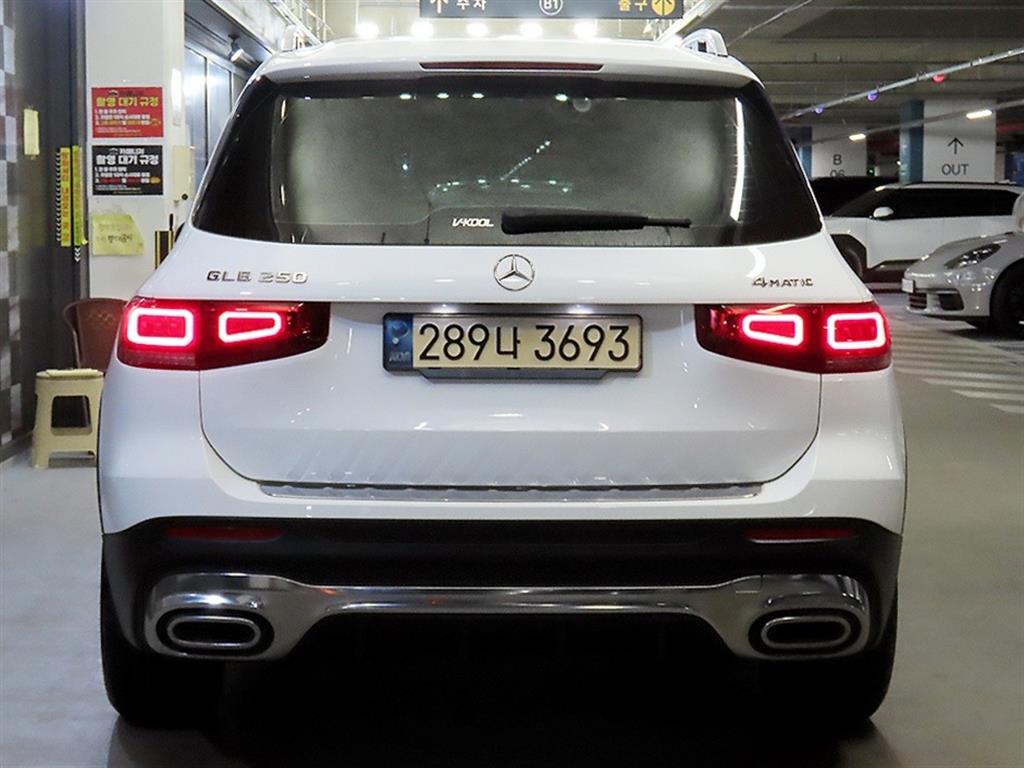 Mercedes Benz GLB Class - Vista 5