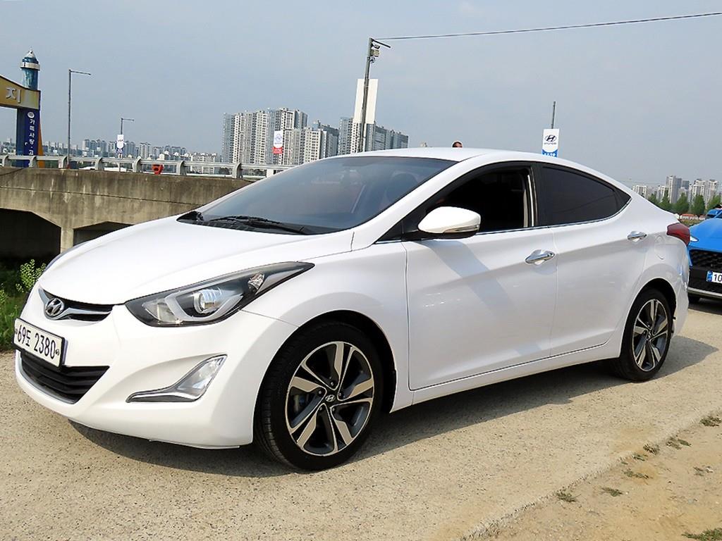 HYUNDAI Avante - Vista 2
