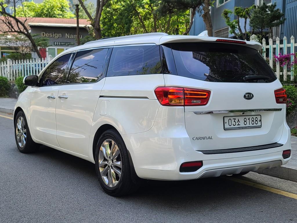 KIA Carnival - Vista 6