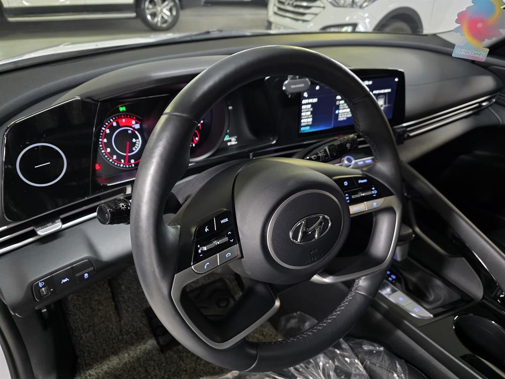 HYUNDAI Avante - Vista 9