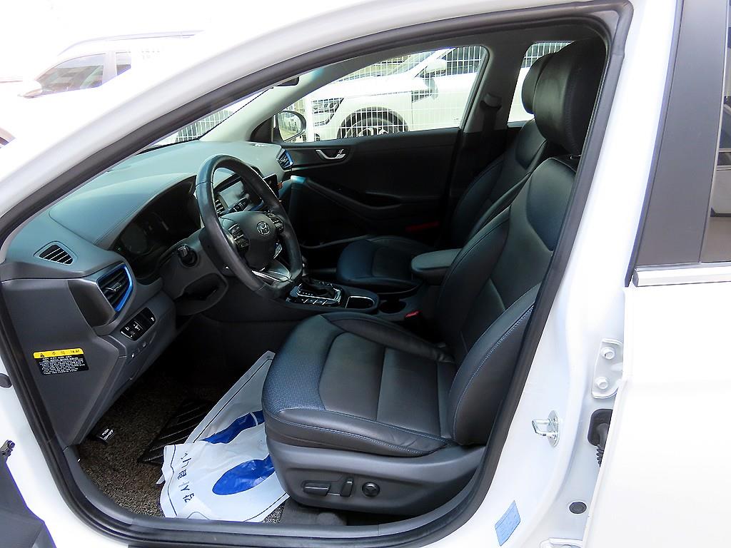 HYUNDAI Ioniq - Vista 5