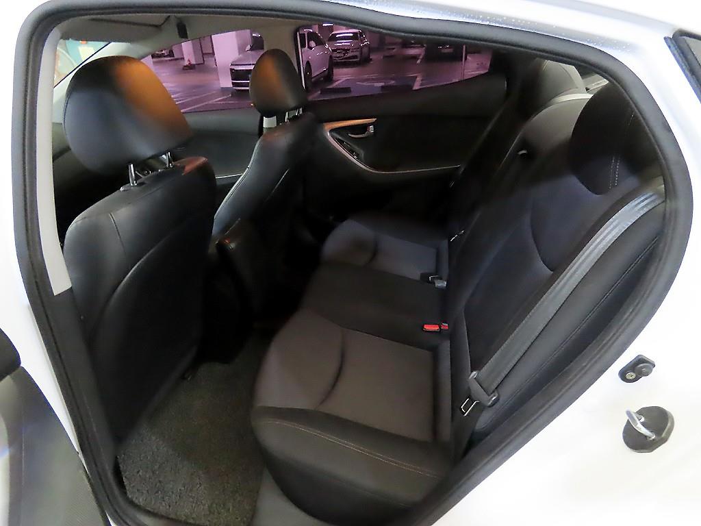 HYUNDAI Avante - Vista 7