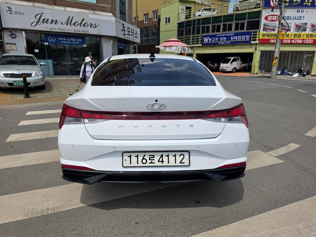 HYUNDAI Avante - Vista 5