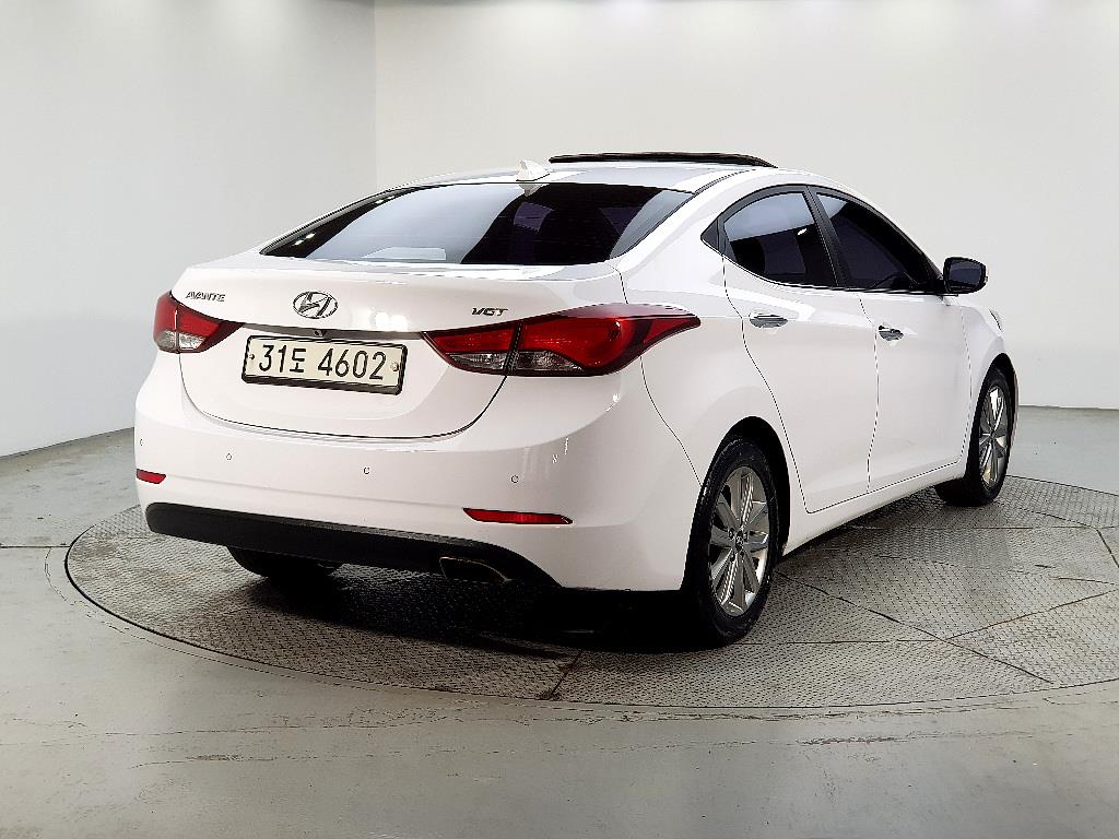 HYUNDAI Avante - Vista 4