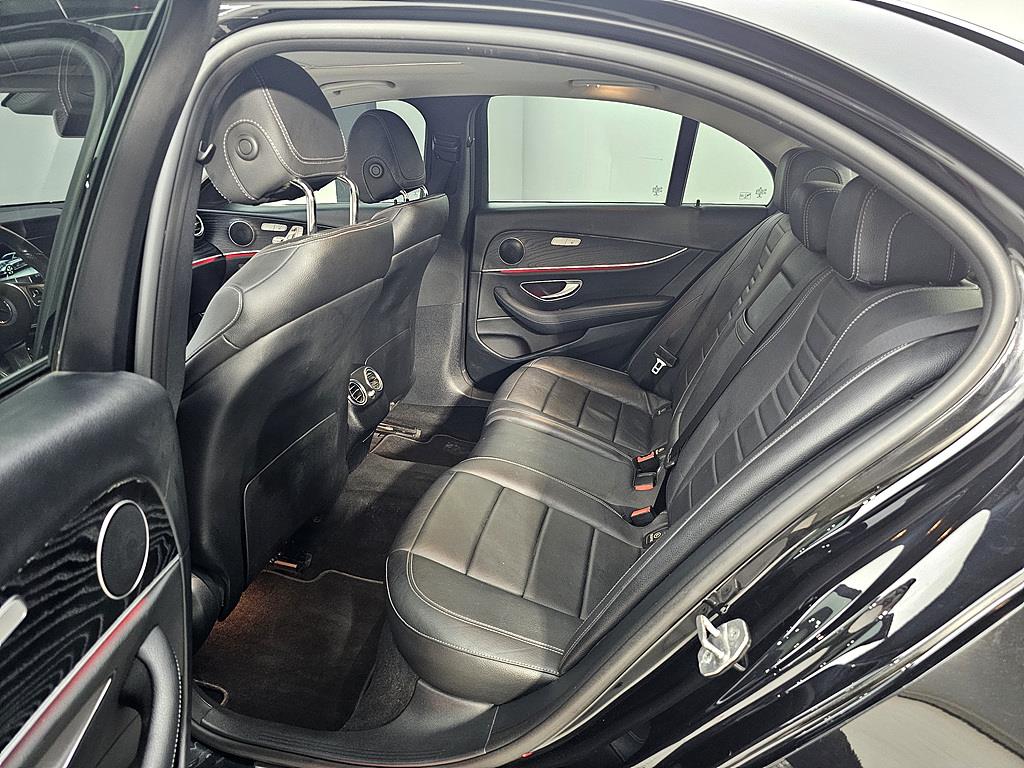 Mercedes Benz E class - Vista 9