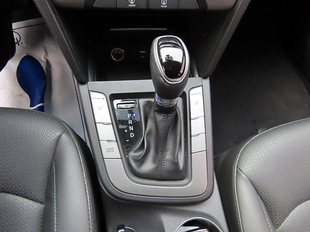 HYUNDAI Avante - Vista 10