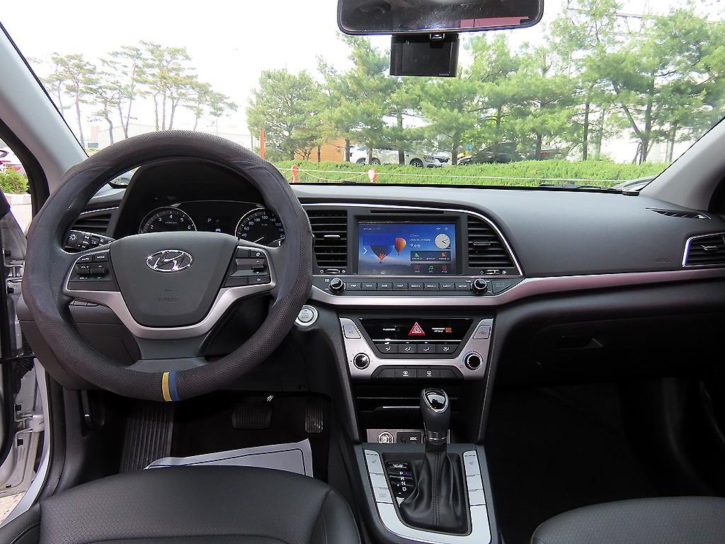HYUNDAI Avante - Vista 7