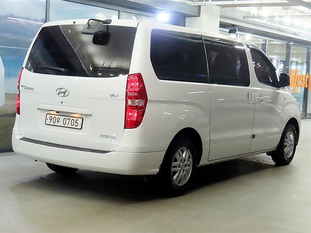 HYUNDAI Starex - Vista 4