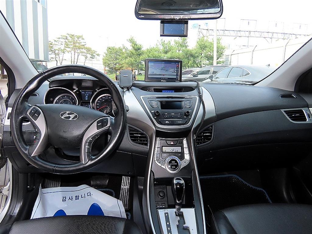 HYUNDAI Avante - Vista 7