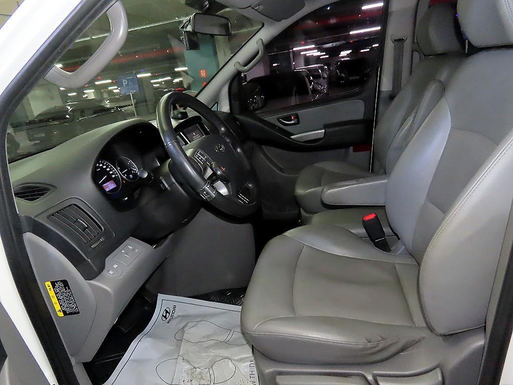 HYUNDAI Starex - Vista 6