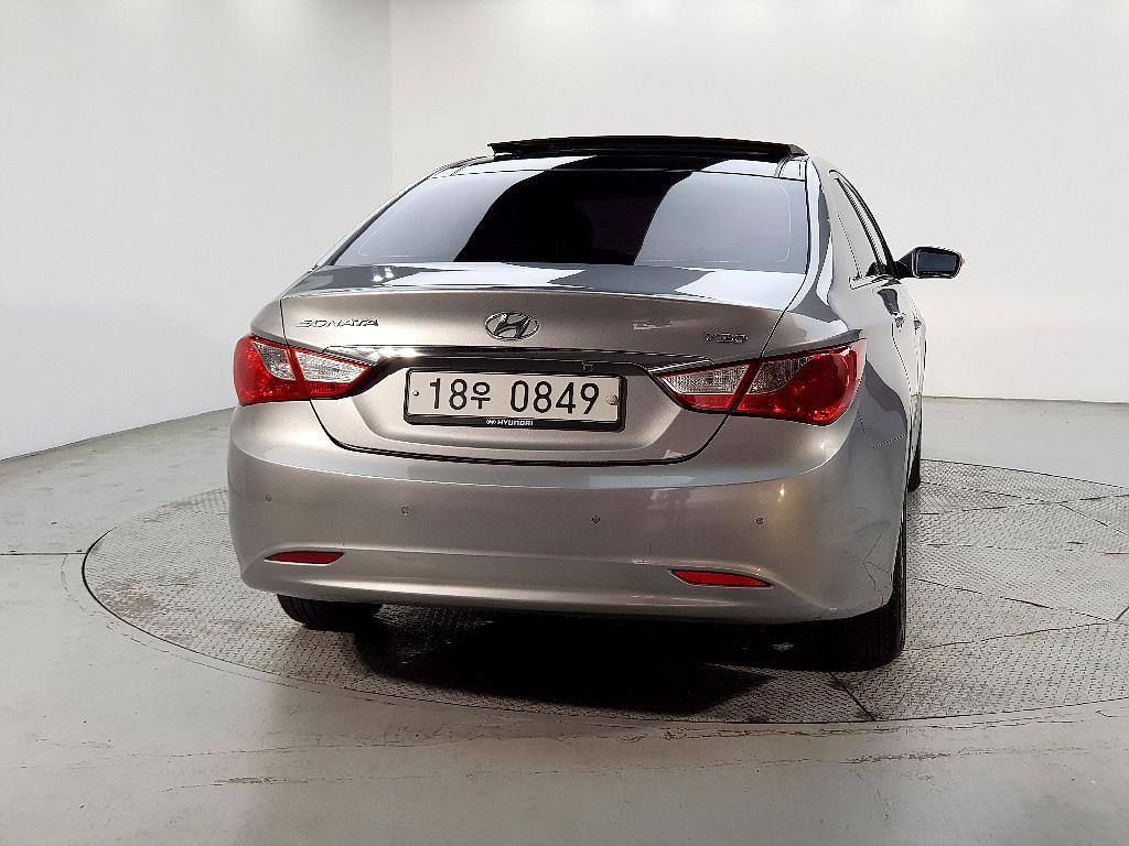 HYUNDAI Sonata - Vista 3