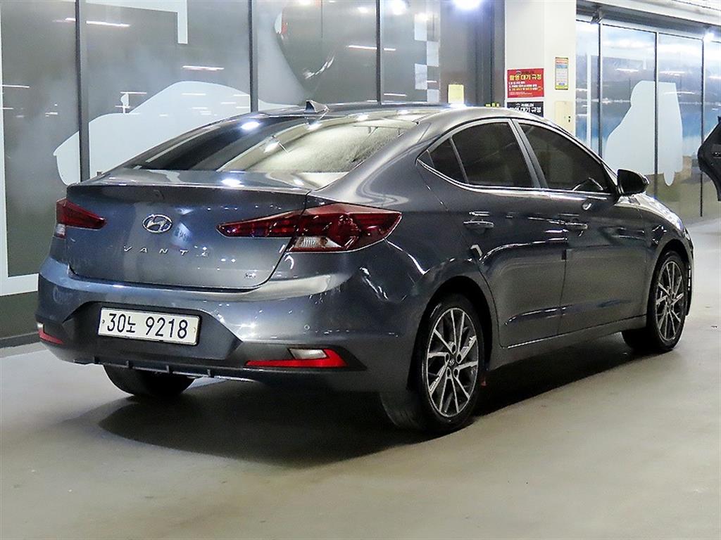 HYUNDAI Avante - Vista 4