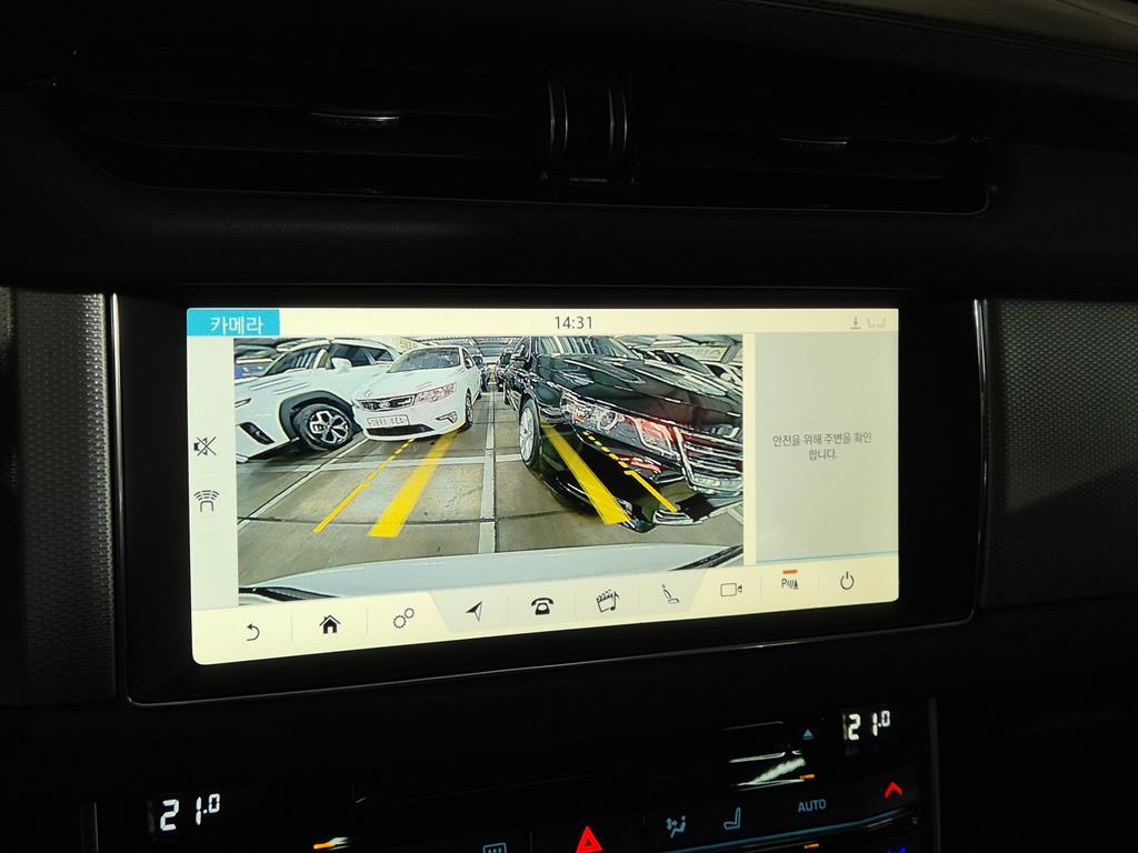 Jaguar XF - Vista 9
