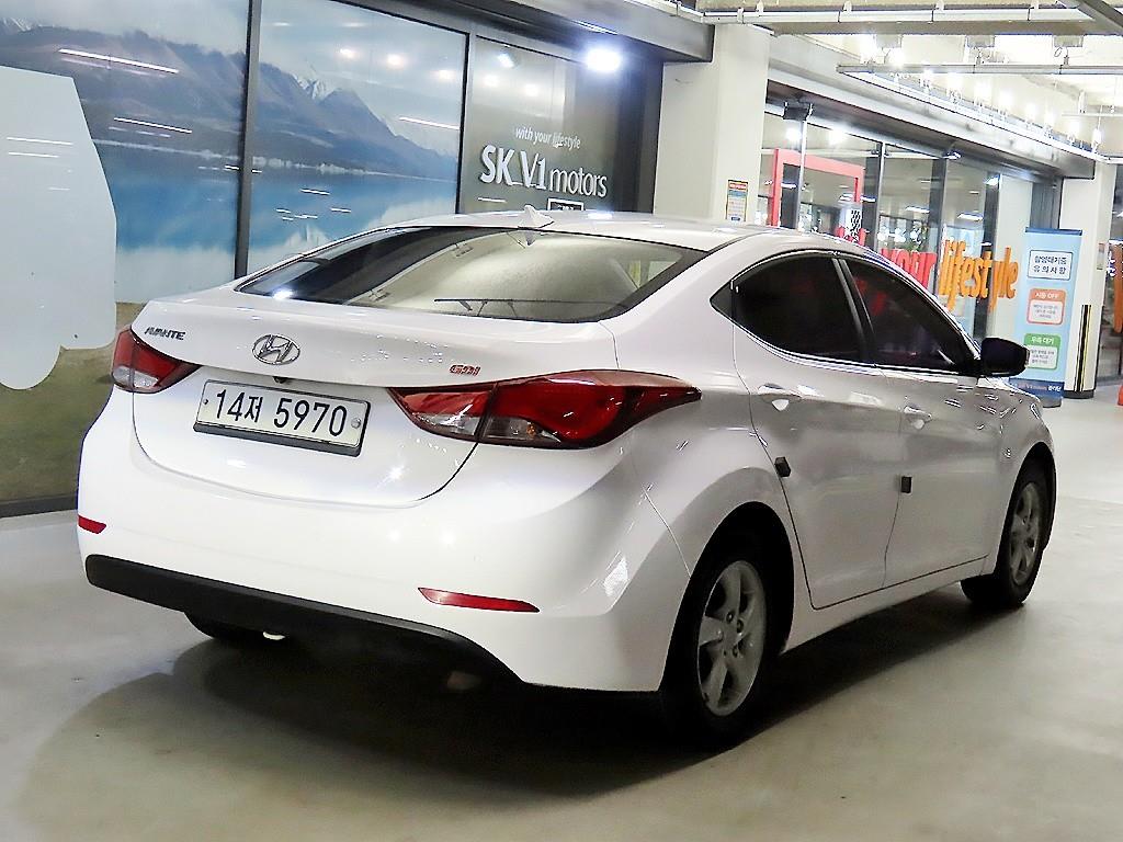 HYUNDAI Avante - Vista 4