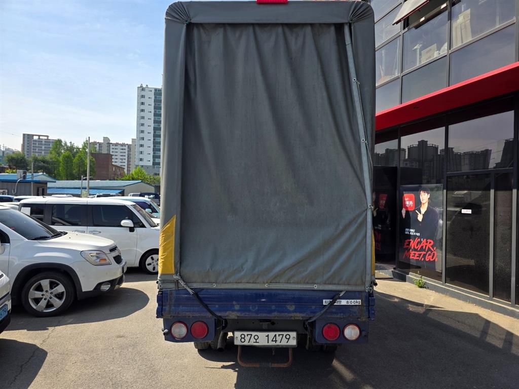 Small Truck Cargo (small) - Vista 3