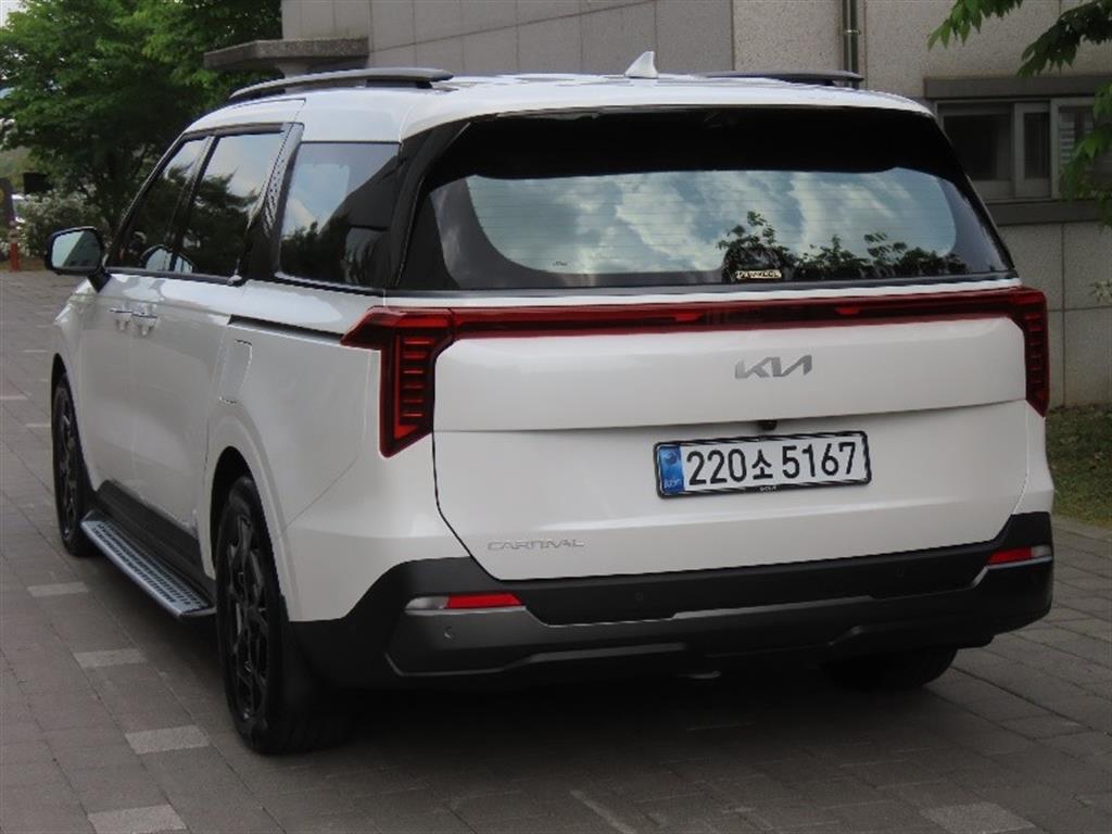KIA Carnival - Vista 7