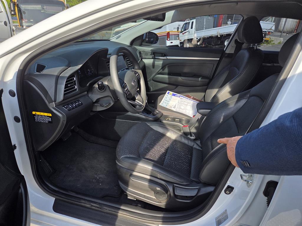 HYUNDAI Avante 2019 Blanco - Importación desde Corea - HF Imports Iquique - Foto 16