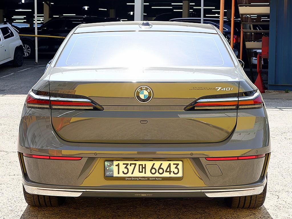BMW 7 Series - Vista 5