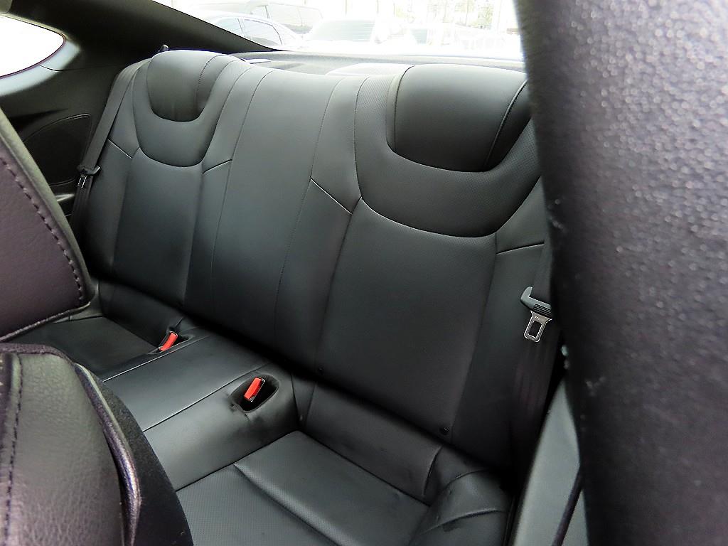 HYUNDAI Genesis - Vista 6