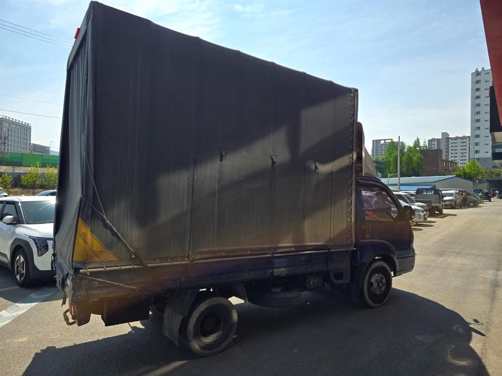 Small Truck Cargo (small) - Vista 4