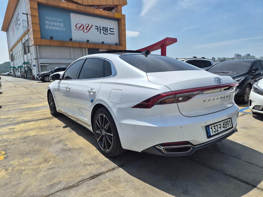 HYUNDAI Grandeur - Vista 3