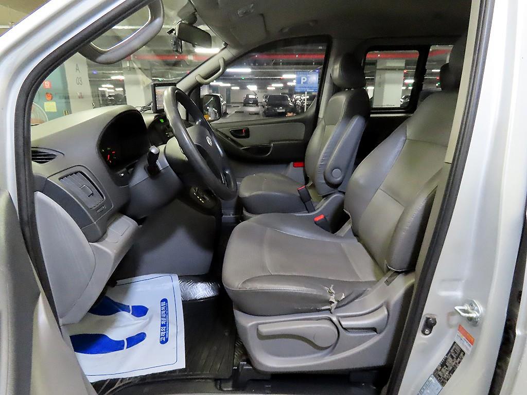 HYUNDAI Starex - Vista 6