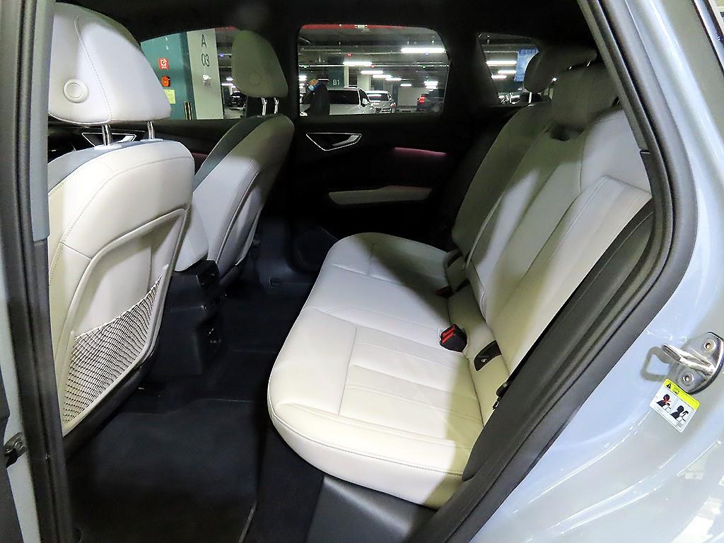 Audi Q4 - Vista 7