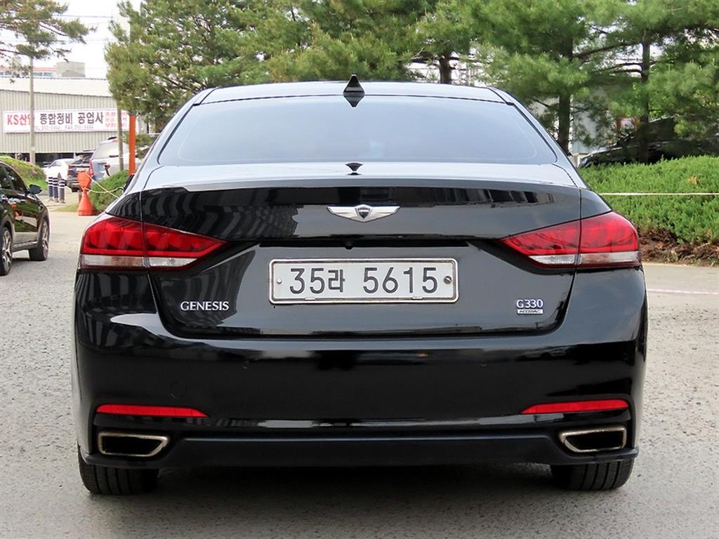 HYUNDAI Genesis - Vista 4