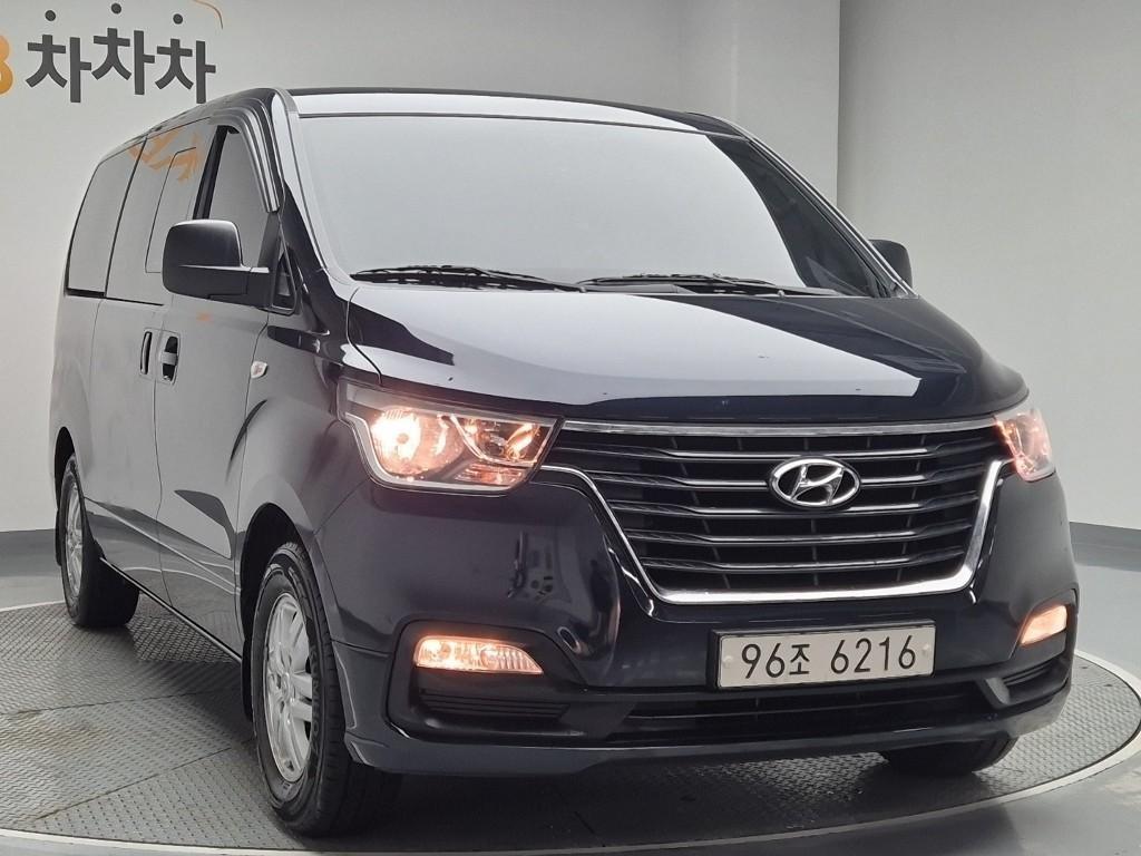 HYUNDAI Starex - Vista 4