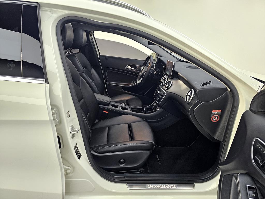 Mercedes Benz GLA Class - Vista 11