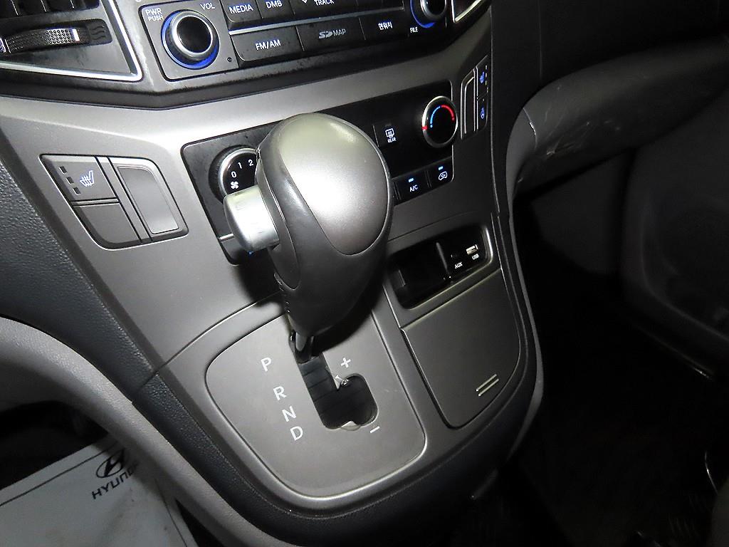 HYUNDAI Starex - Vista 12