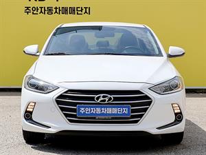 HYUNDAI Avante - Vista 2