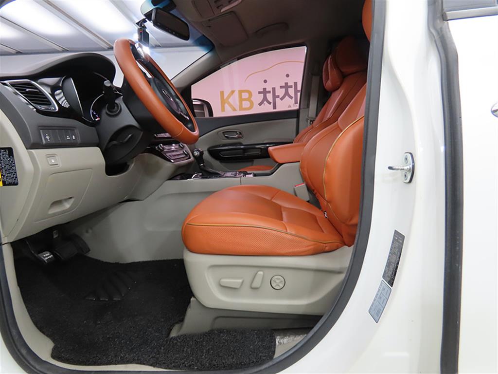 KIA Carnival - Vista 5