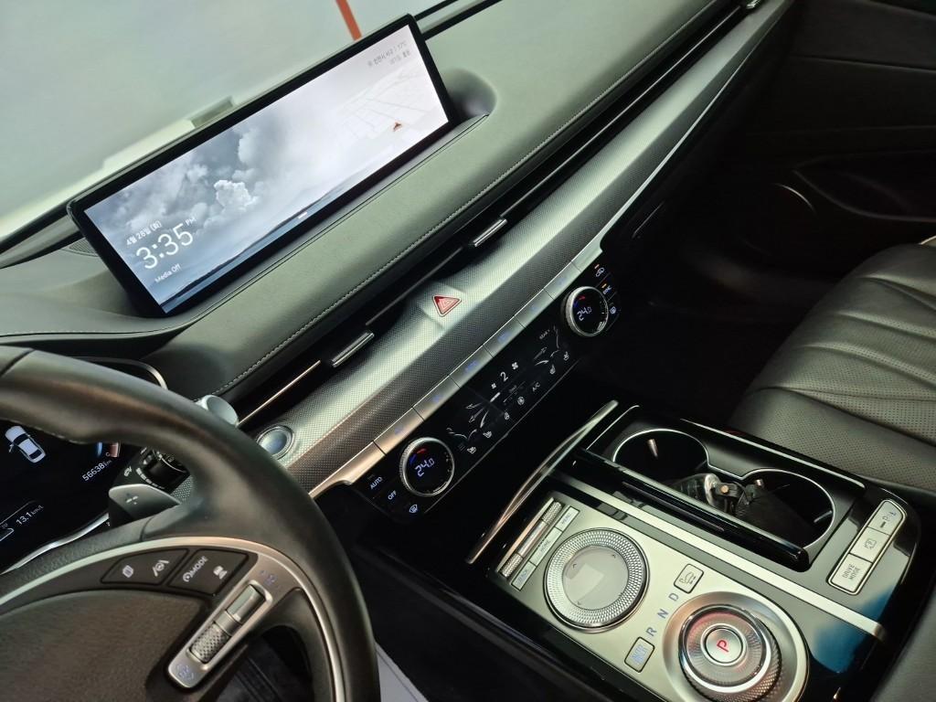 Genesis G80 - Vista 10