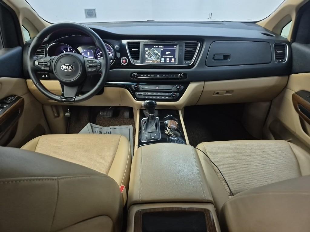 KIA Carnival - Vista 7