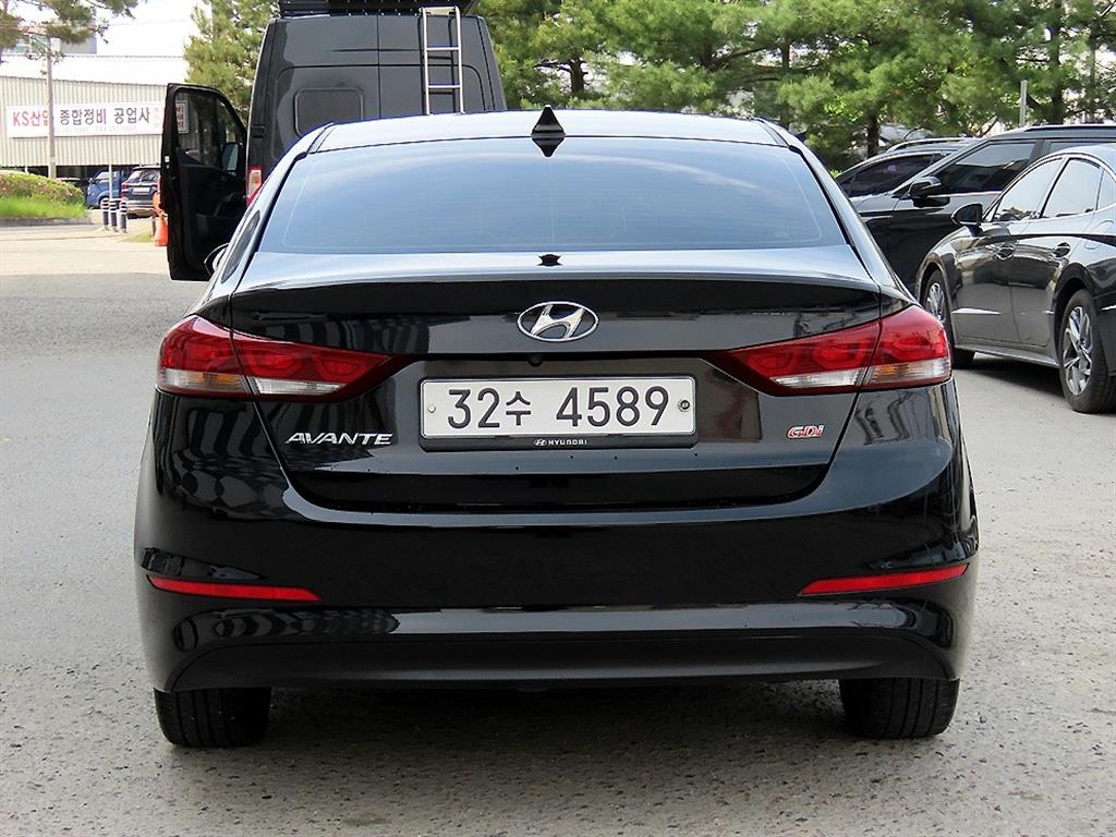 HYUNDAI Avante - Vista 4