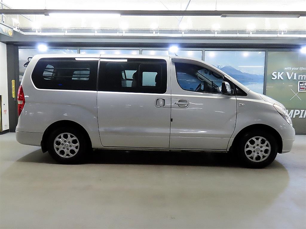 HYUNDAI Starex - Vista 3