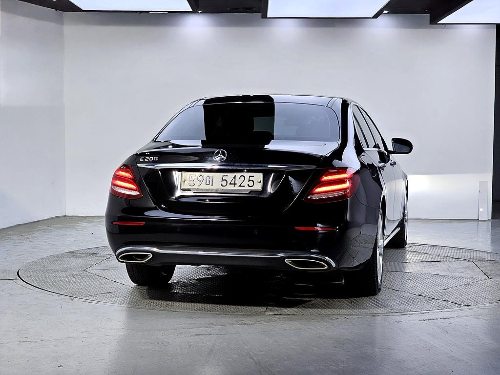 Mercedes Benz E class - Vista 3