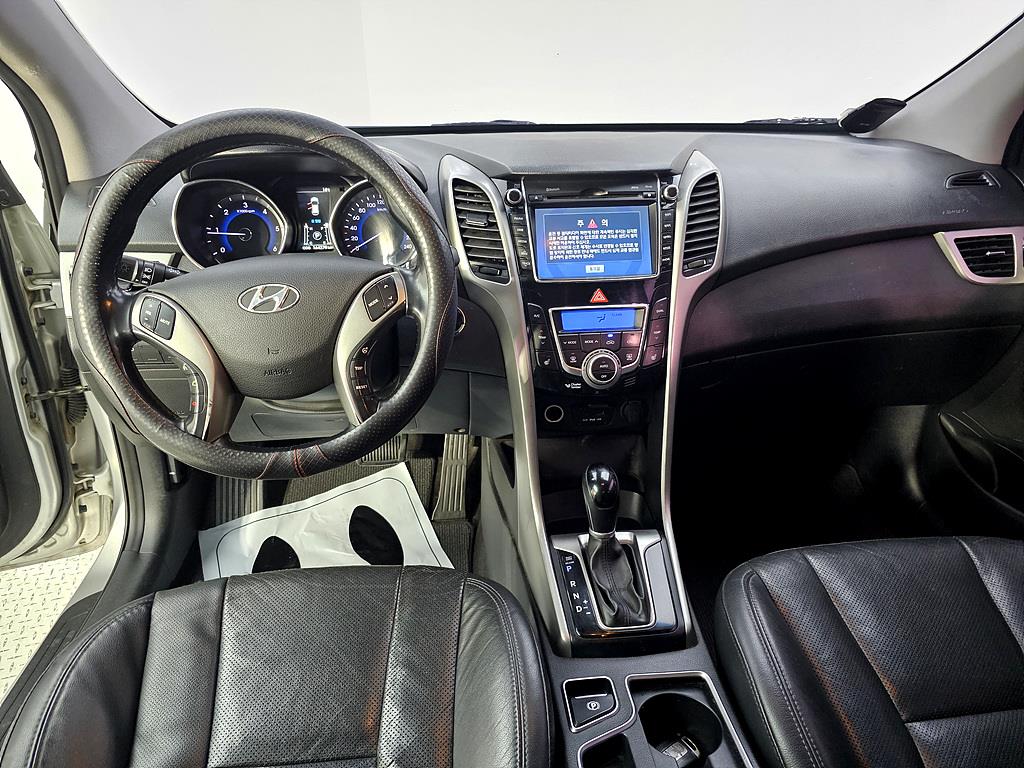 HYUNDAI i30 - Vista 5