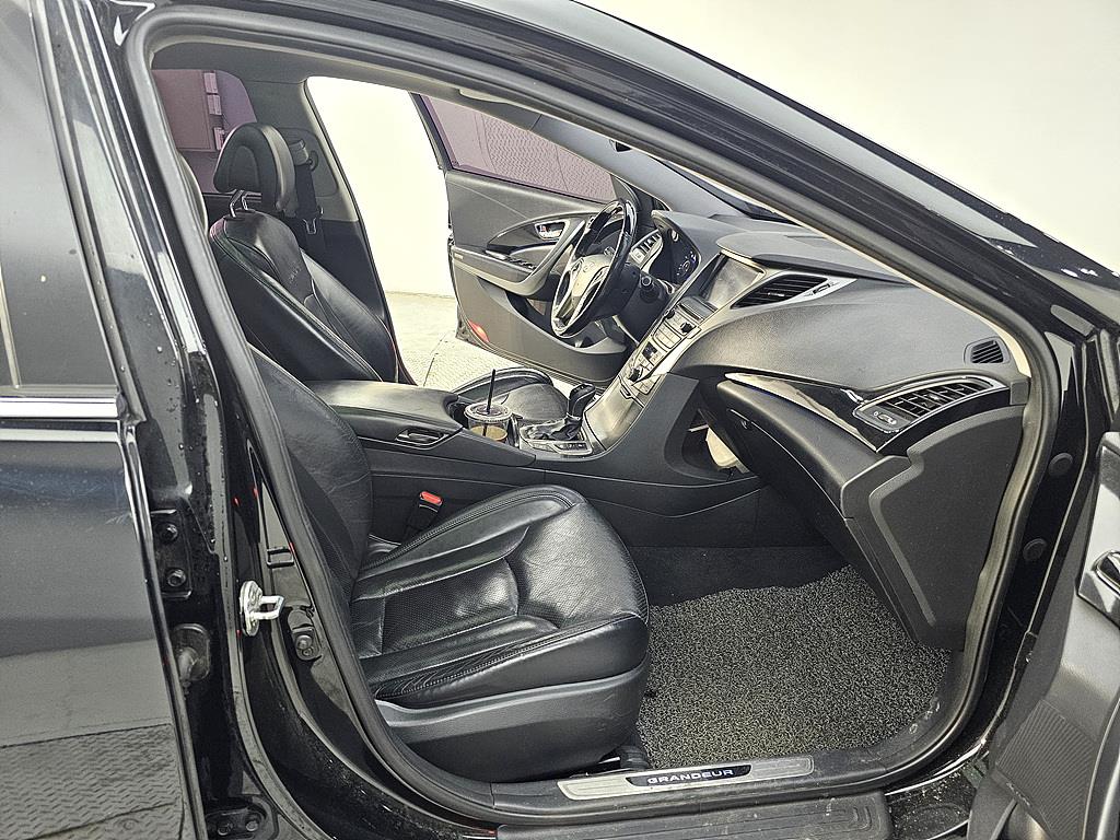 HYUNDAI Grandeur - Vista 11