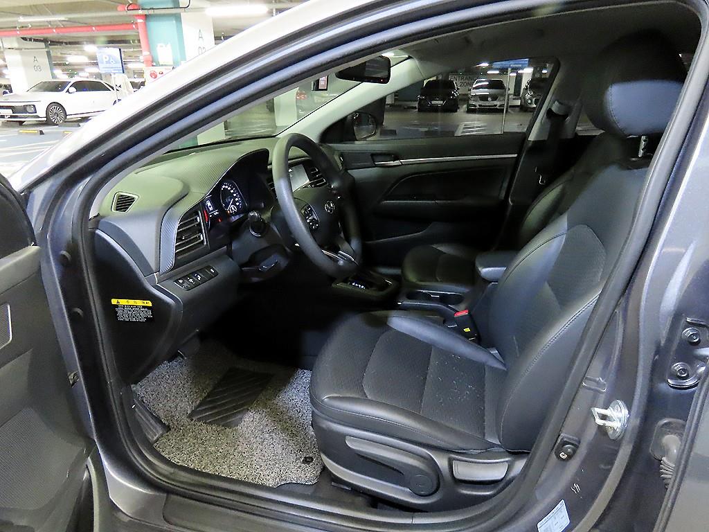HYUNDAI Avante - Vista 6
