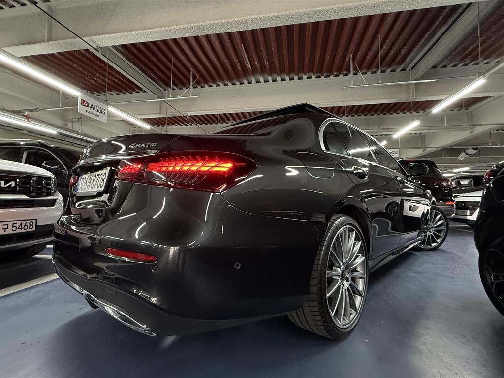 Mercedes Benz E class - Vista 3