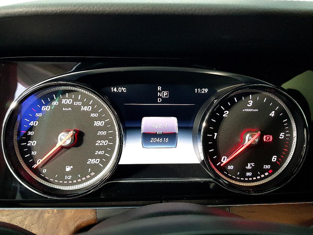 Mercedes Benz E class - Vista 7