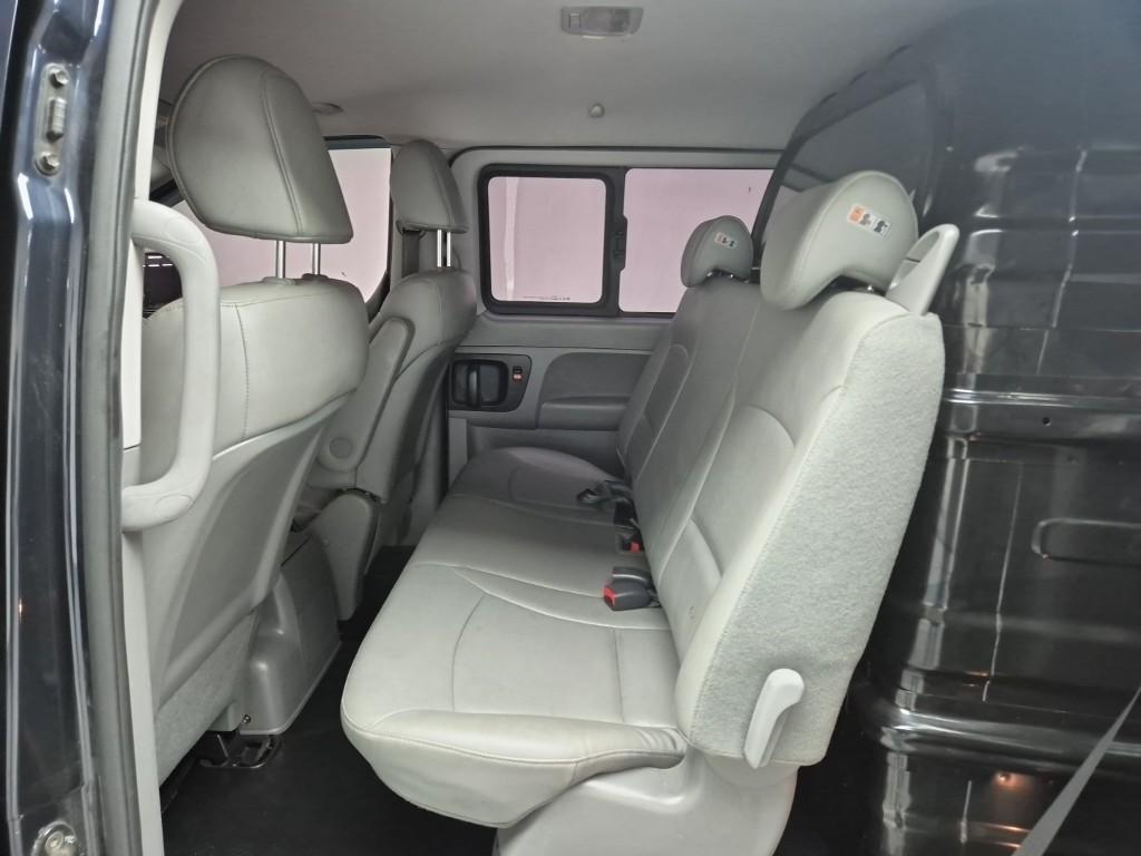 HYUNDAI Starex - Vista 12