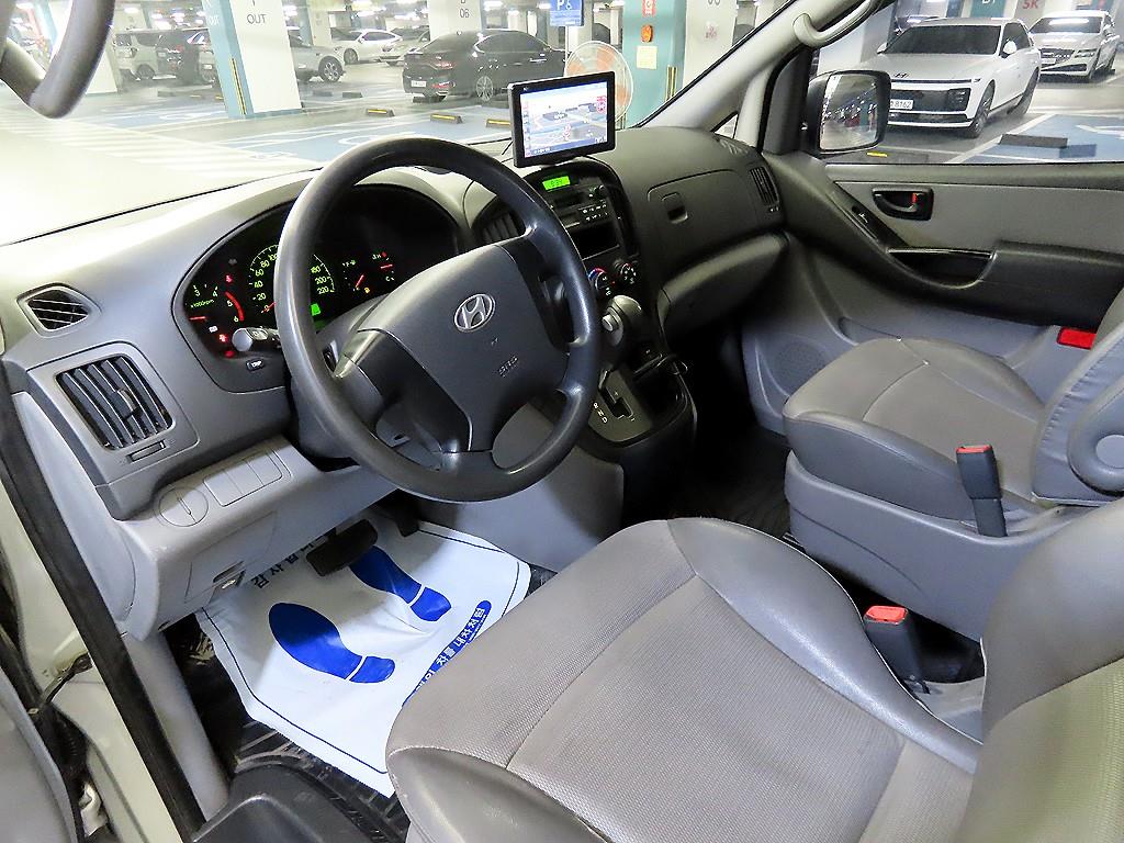 HYUNDAI Starex - Vista 10