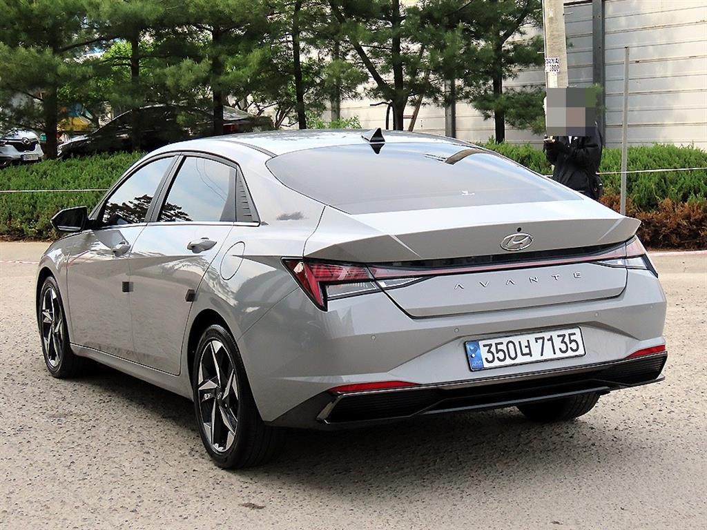 HYUNDAI Avante - Vista 3